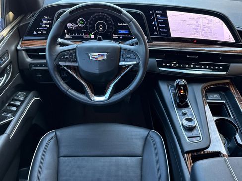 Used 2023 Cadillac Escalade Premium Luxury image 15