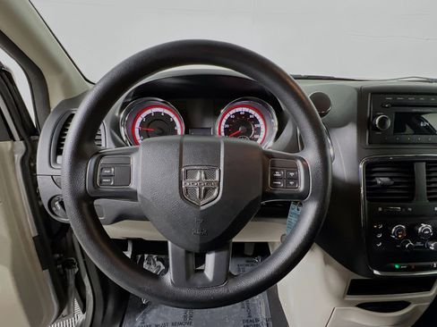 Used 2016 Dodge Grand Caravan SE w/ Quick Order Package 29E SE FWD image 18