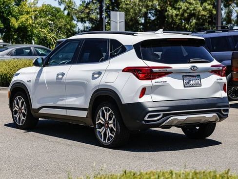 Used 2021 Kia Seltos SX w/ SX Sunroof Package AWD/4WD image 2