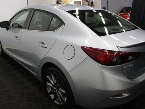Used 2018 MAZDA MAZDA3 Touring image 8