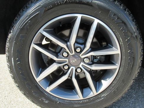 Used 2019 Jeep Grand Cherokee Laredo w/ Security & Convenience Group AWD/4WD image 8