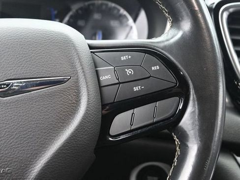 Used 2020 Chrysler Pacifica Touring w/ S Appearance Package FWD image 29