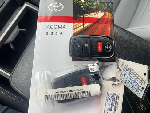 Used 2026 Toyota Tacoma TRD Off-Road AWD/4WD image 9