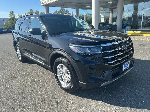Used 2025 Ford Explorer Active AWD/4WD image 8