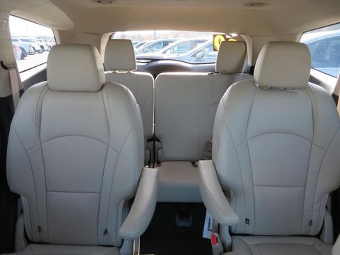 Used 2020 Buick Enclave Essence image 29