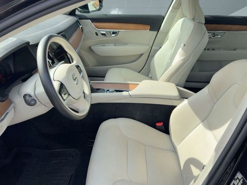 Used 2021 Volvo S90 T6 Momentum image 5