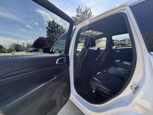 Used 2015 Jeep Grand Cherokee Altitude AWD/4WD image 16