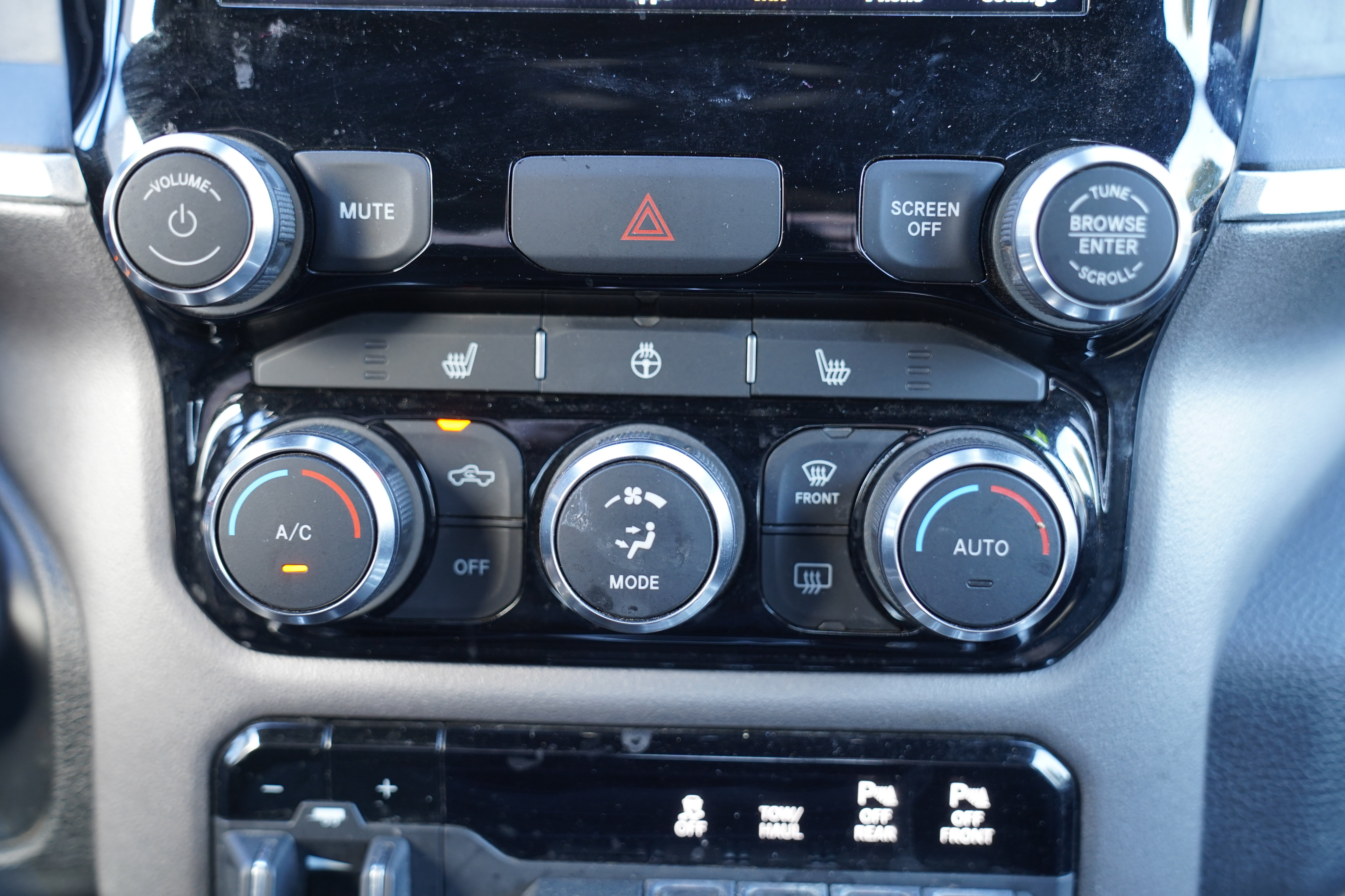 Used 2020 RAM 1500 Big Horn AWD/4WD image 30