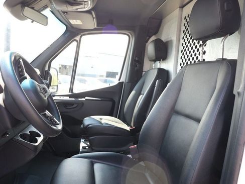 Used 2022 Mercedes-Benz Sprinter 2500 image 19
