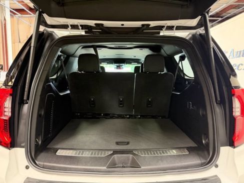 Used 2025 GMC Yukon XL Denali AWD/4WD image 29