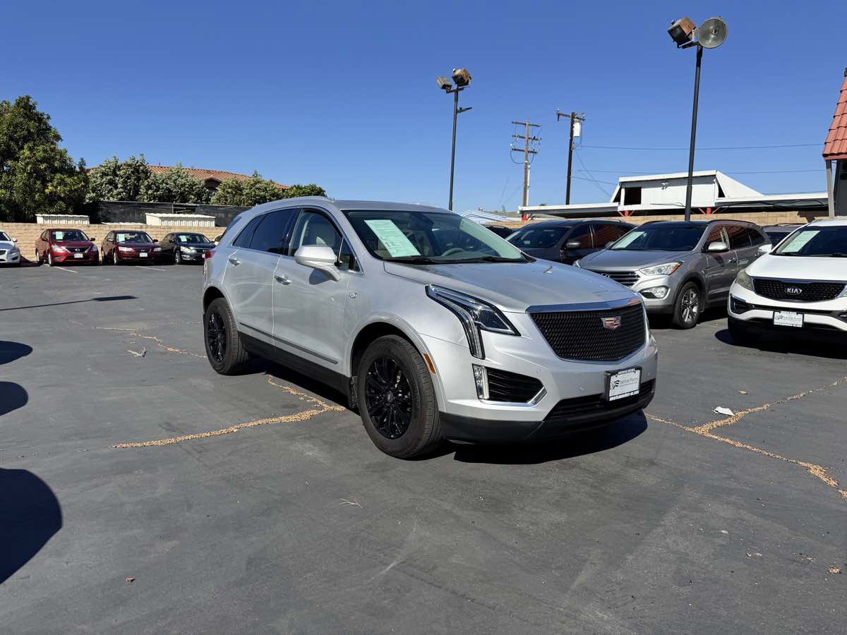Used 2017 Cadillac XT5 Luxury w/ Driver Awareness Package FWD image 8
