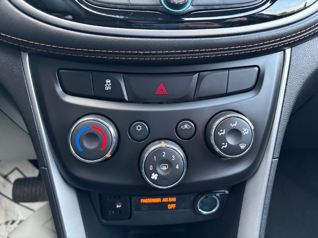 Used 2019 Chevrolet Trax LT w/ LT Convenience Package AWD/4WD image 17
