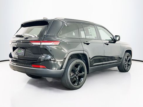 Used 2023 Jeep Grand Cherokee Altitude AWD/4WD image 9