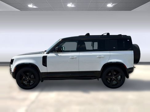 Used 2022 Land Rover Defender 110 X-Dynamic SE AWD/4WD image 2