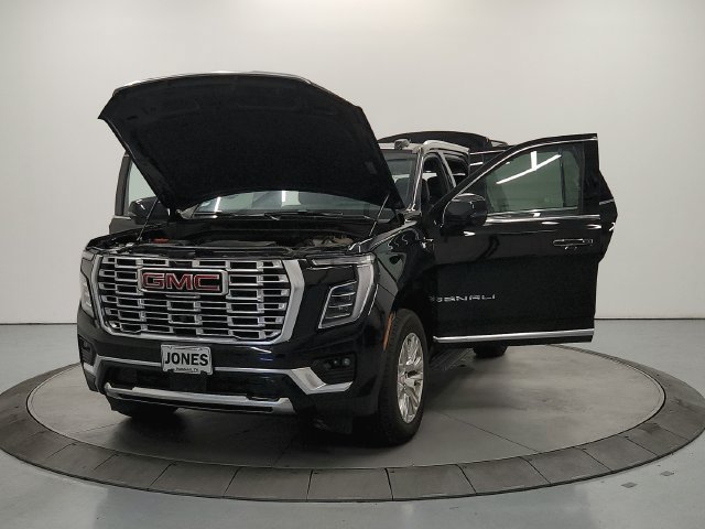 Used 2025 GMC Yukon Denali AWD/4WD image 12