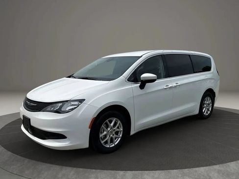 Used 2023 Chrysler Voyager LX FWD image 1