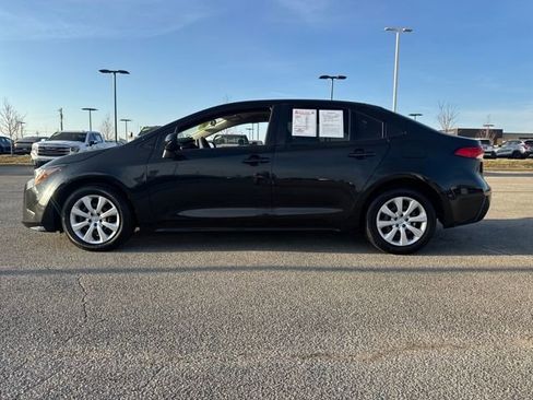 Used 2022 Toyota Corolla LE image 3