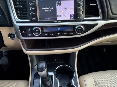 Used 2014 Toyota Highlander Limited AWD/4WD image 26