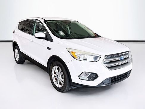 Used 2017 Ford Escape SE w/ SE Cold Weather Package AWD/4WD image 3