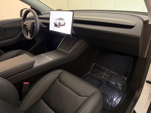 Used 2026 Tesla Model Y Long Range AWD/4WD image 30