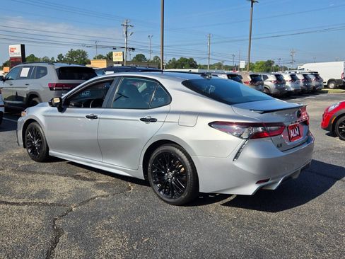 Used 2022 Toyota Camry SE w/ Convenience Package FWD image 9