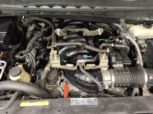 Used 2017 Nissan Titan SV image 30