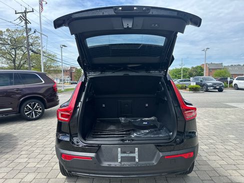 Used 2026 Volvo XC40 B5 Core w/ Protection Package Premier AWD/4WD image 32