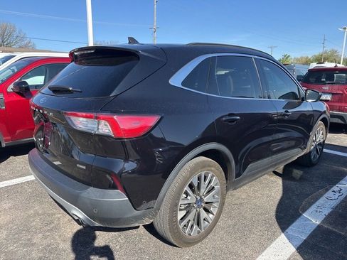 Used 2021 Ford Escape Titanium image 2