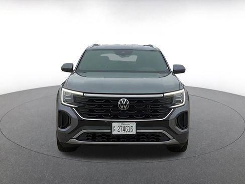 Used 2025 Volkswagen Atlas Cross Sport SE image 4