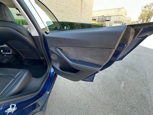 Used 2021 Tesla Model Y Long Range AWD/4WD image 25