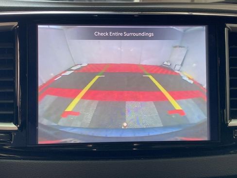 Used 2022 Chrysler Pacifica Touring-L FWD image 25