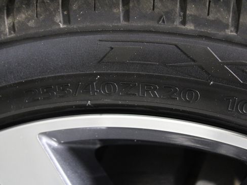 Used 2021 Volkswagen Tiguan SEL Premium R-Line image 38