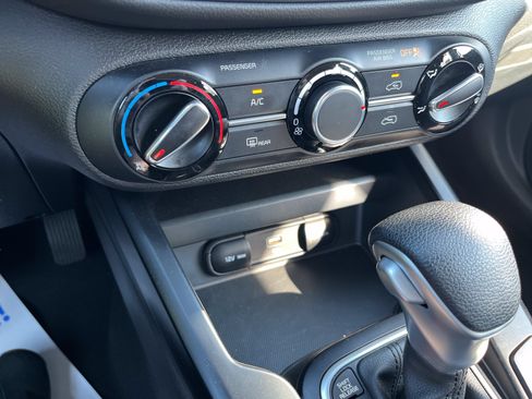 Used 2025 Kia Soul LX w/ LX Technology Package FWD image 22