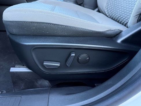 Used 2020 Ford Escape SE image 12