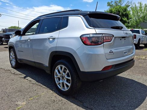 Used 2025 Jeep Compass Limited AWD/4WD image 3