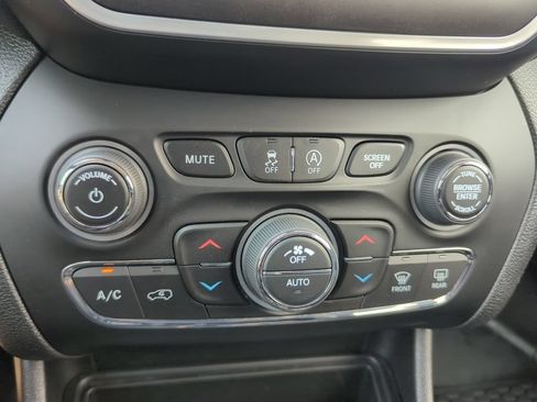 Used 2021 Jeep Cherokee Trailhawk w/ Trailer Tow Group AWD/4WD image 20