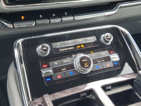 Certified 2020 Lincoln Navigator Reserve w/ Luxury Package image 18