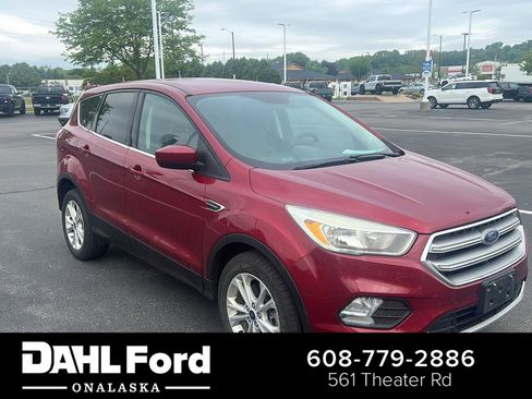 Used 2017 Ford Escape SE w/ SE Cold Weather Package AWD/4WD image 1