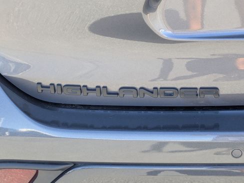 Used 2021 Toyota Highlander Limited AWD/4WD image 12