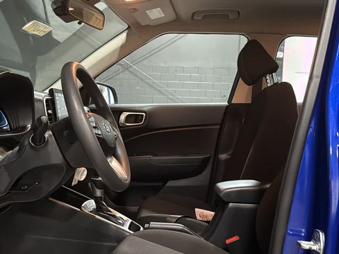 Used 2023 Hyundai Venue SE FWD image 10