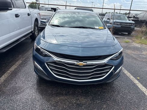 Used 2024 Chevrolet Malibu LS FWD image 2