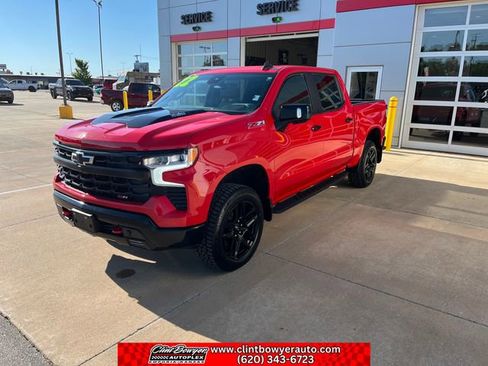Used 2022 Chevrolet Silverado 1500 LT Trail Boss w/ LT Trail Boss Premium Package AWD/4WD image 1