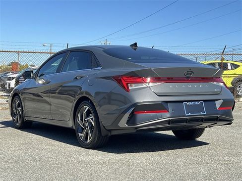 Used 2024 Hyundai Elantra Limited image 28
