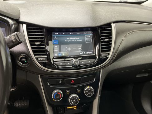 Used 2019 Chevrolet Trax LT w/ Sun & Sound Package AWD/4WD image 16