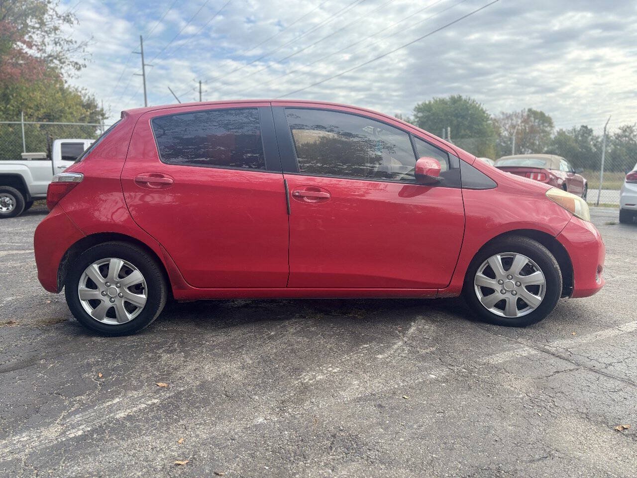 Used 2012 Toyota Yaris LE FWD image 6