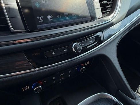 Used 2019 Buick Enclave Essence FWD image 12