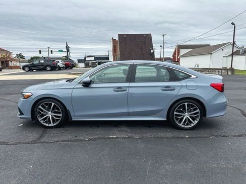 Used 2022 Honda Civic Touring image 3