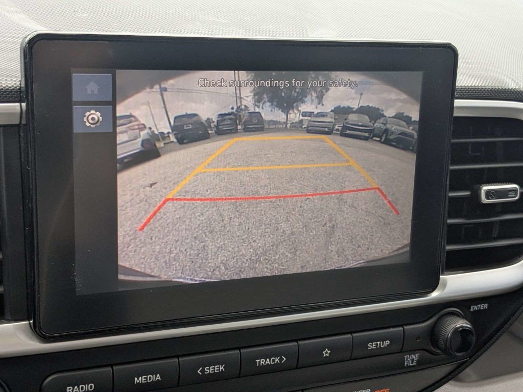 Used 2023 Hyundai Venue SEL FWD image 25
