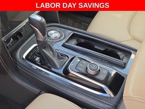 Used 2022 Nissan Armada SV w/ SV Appearance Package RWD image 24