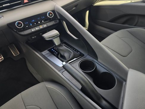 Certified 2025 Hyundai Elantra Sport FWD image 16